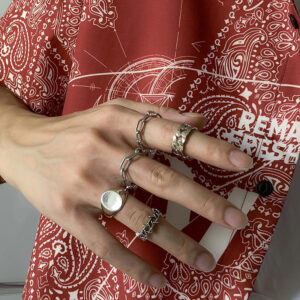 Simple geometric retro temperament ring