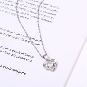Mother’s Day Simple Heart Diamond Pendant Necklace