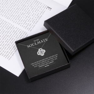 Lucky four-leaf clover diamond design light luxury style gift box pendant necklace for soul mate