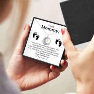 Moon Star Diamond Design Gift Box Necklace for Dear Mom